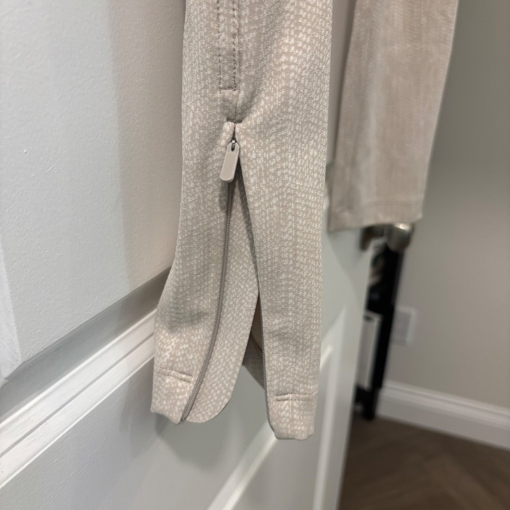 Athleta Delancey Herringbone Tight in Bluff Grey - Picture 5 of 11